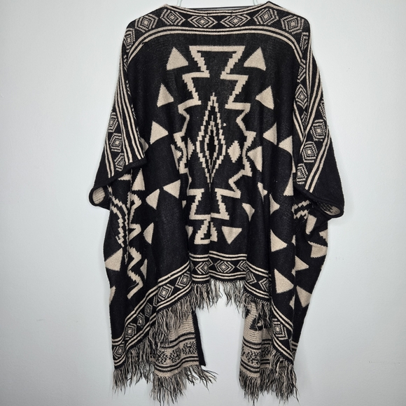 Style & Co Asymmetrical Aztec Printed Woven Open Front Shawl Poncho L - Picture 2 of 6